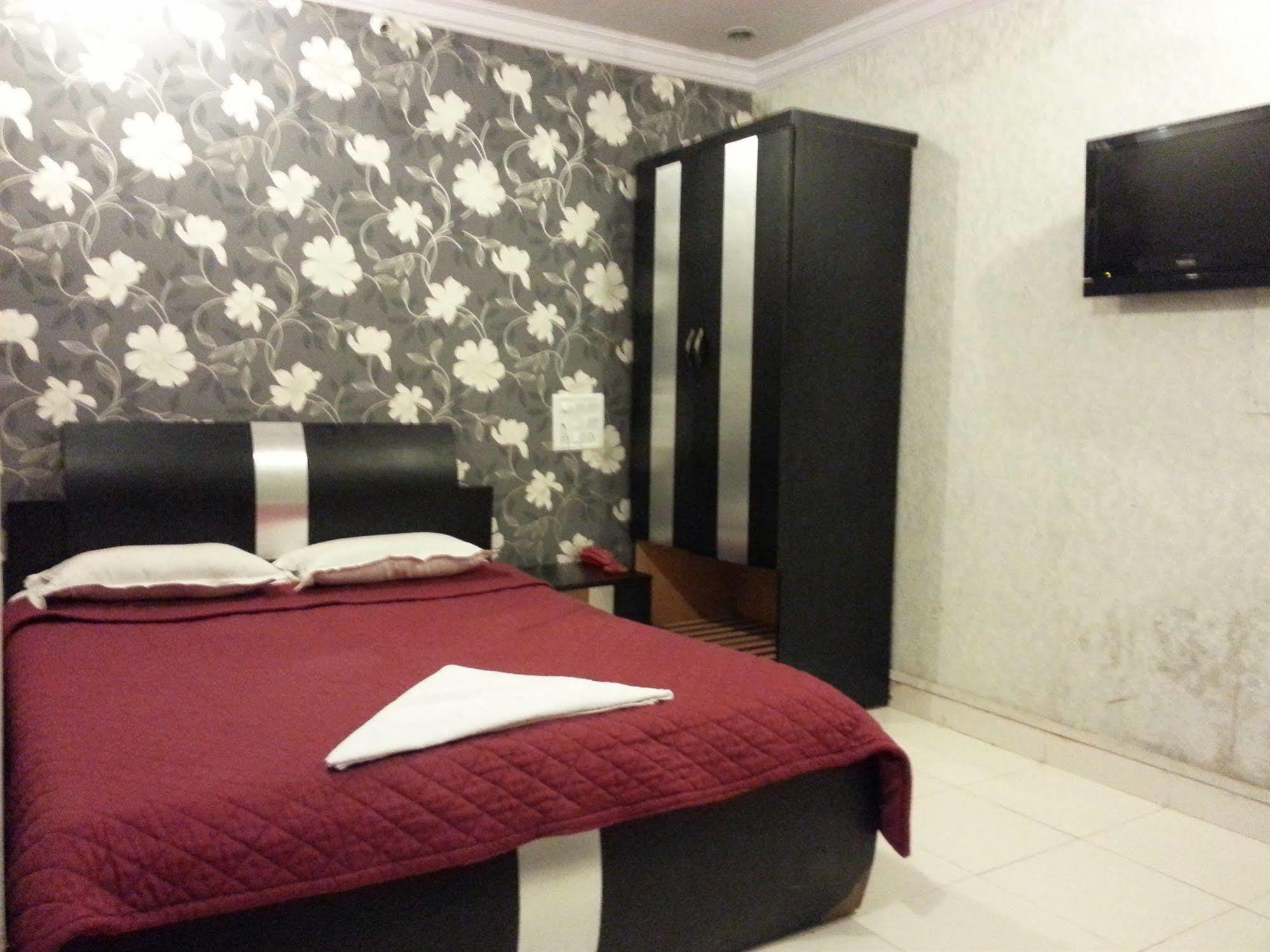 Hotel Sea Sands Mumbai Exterior photo